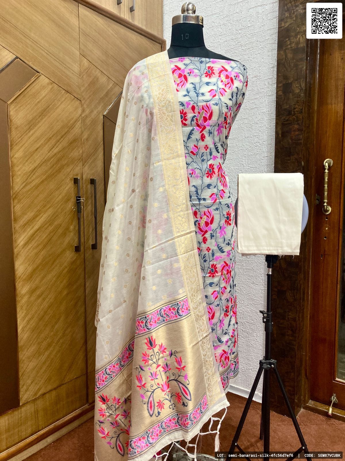 semi-banarasi-silk-4fc56d7ef6