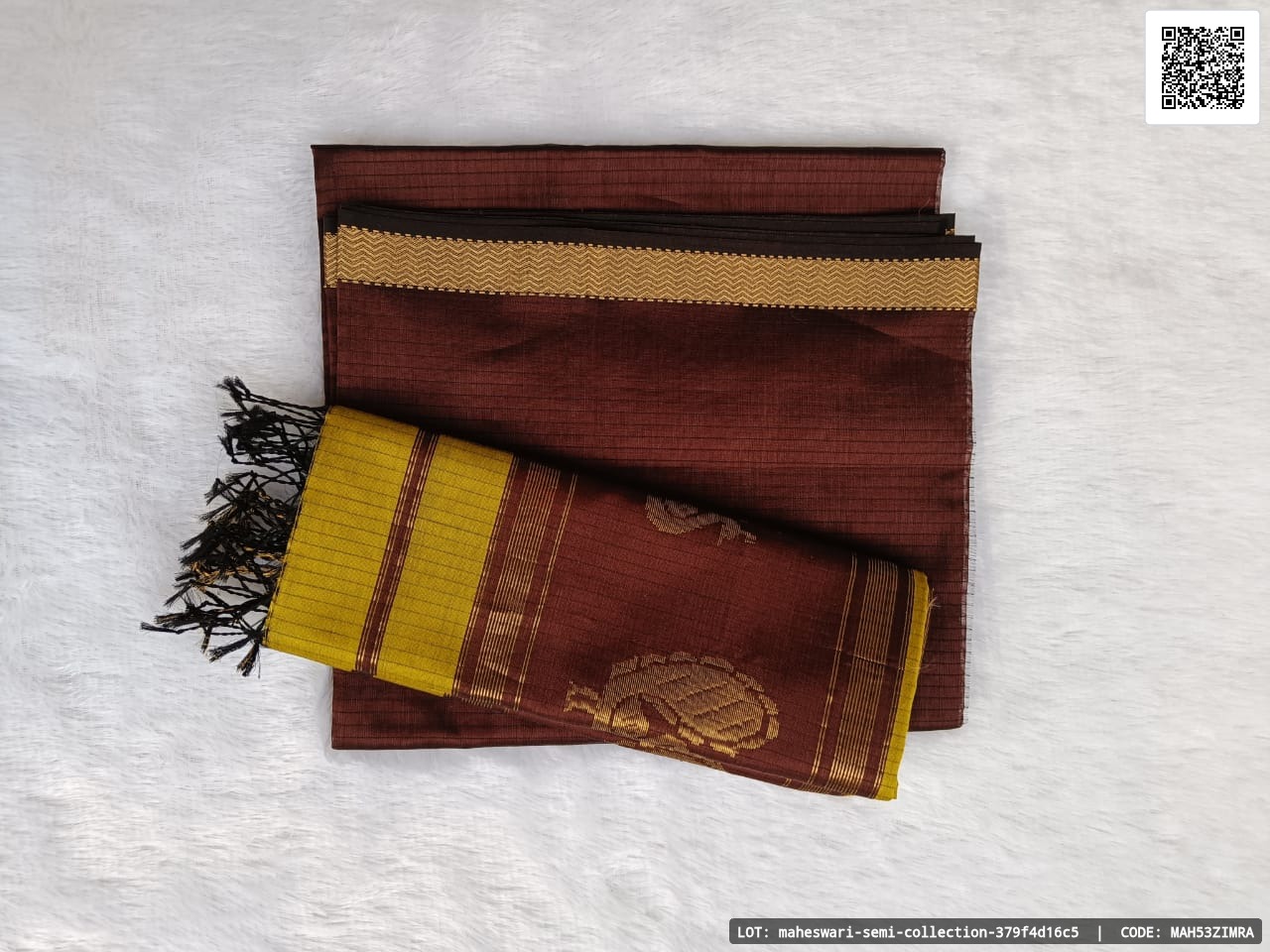Maheshwari peacock cellular saree crafted from soft silk cotton, featuring a gold zari border and all-over butti work. It comes with a contrast blouse piece.